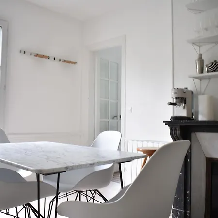2 Bedroom Flat On Quai De Valmy *