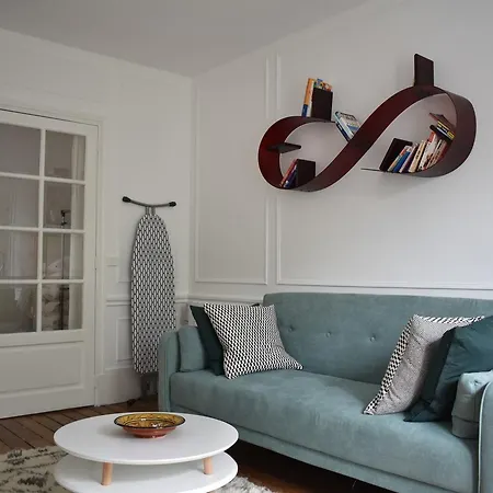 2 Bedroom Flat On Quai De Valmy *
