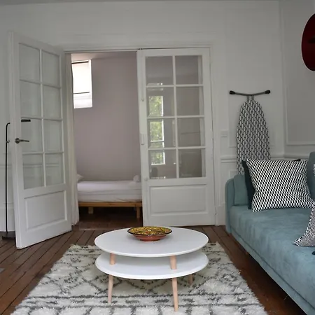2 Bedroom Flat On Quai De Valmy *
