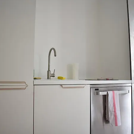 2 Bedroom Flat On Quai De Valmy * Paris