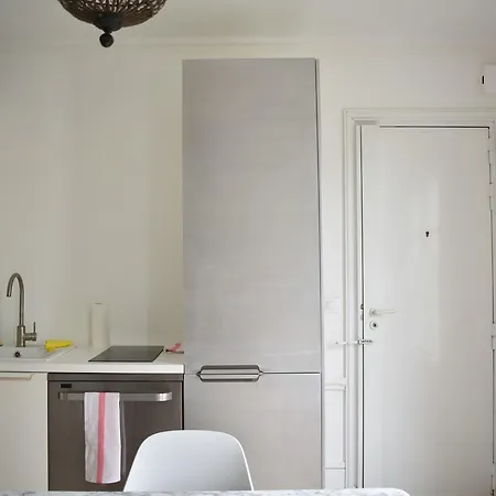 2 Bedroom Flat On Quai De Valmy Apartment *