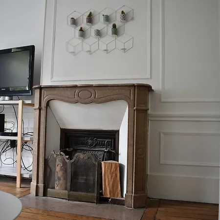 2 Bedroom Flat On Quai De Valmy