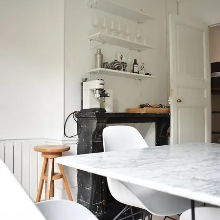 2 Bedroom Flat On Quai De Valmy Paris